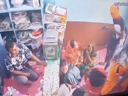 बिहारः थाने से 500 मीटर दूर सोने की दुकान से 10 लाख की लूट, CCTV फुटेज शेयर कर तेजस्वी ने कानून-व्यवस्था पर उठाए सवाल बिहारः थाने से 500 मीटर दूर सोने की दुकान से 10 लाख की लूट, CCTV फुटेज शेयर कर तेजस्वी ने कानून-व्यवस्था पर उठाए सवाल