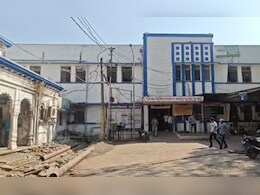 शर्मनाक! जिला अस्पताल में शव को कुत्तों ने खाया, परिजनों ने किया हंगामा शर्मनाक! जिला अस्पताल में शव को कुत्तों ने खाया, परिजनों ने किया हंगामा