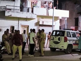 Washim Crime : वाशिम शहरात तणाव वाढला, मध्यरात्री 2 गटात तुफान हाणामारी; काहींच्या घरांवर दगडफेकीचा प्रकार Washim Crime : वाशिम शहरात तणाव वाढला, मध्यरात्री 2 गटात तुफान हाणामारी; काहींच्या घरांवर दगडफेकीचा प्रकार