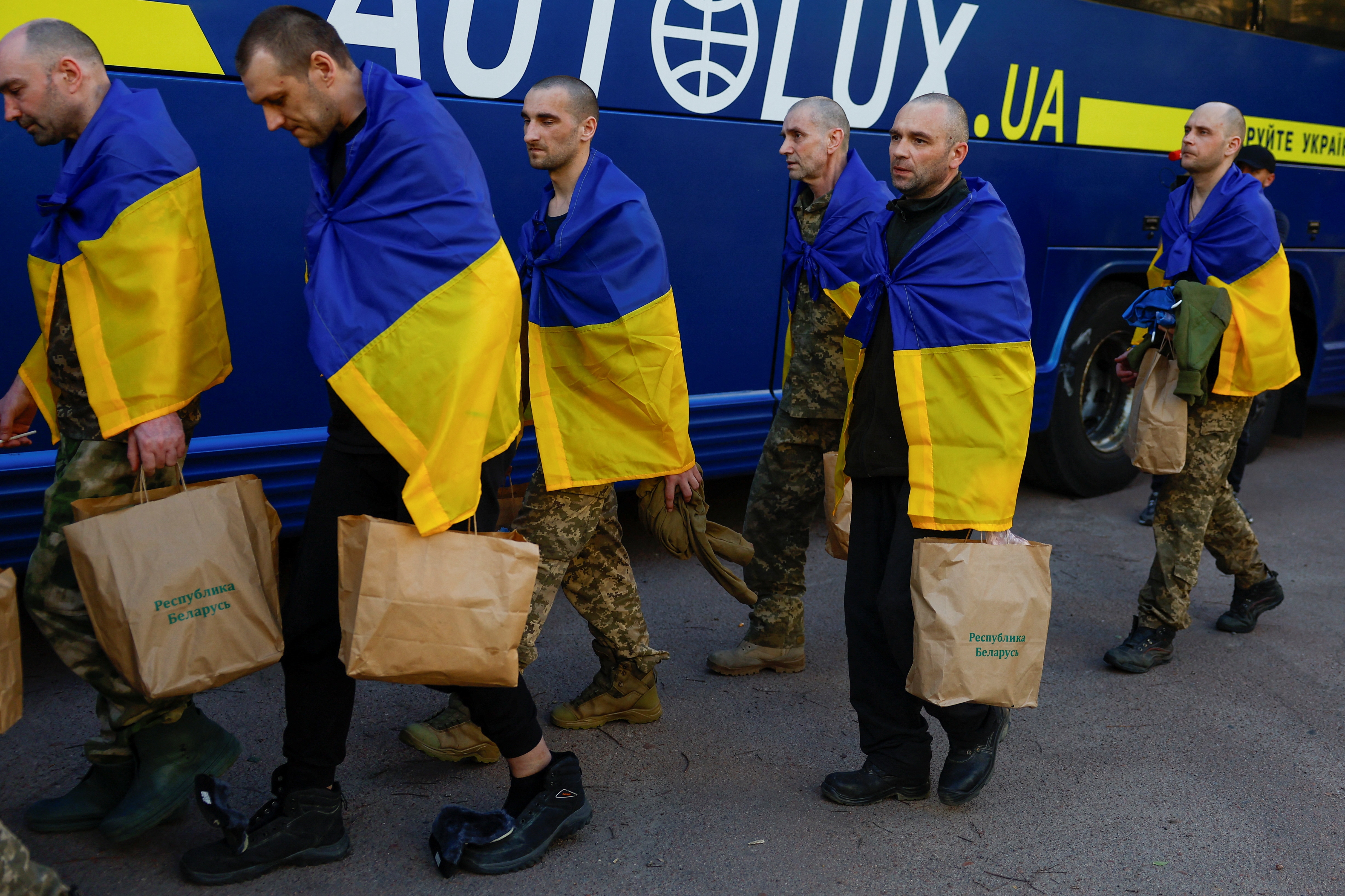 vigdursc_ukraine-prisoners-in-