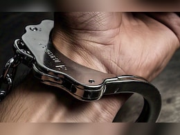 खुद को बताता था BSF का जवान, घर वालों के सामने भी पहनता था वर्दी, पुलिस ने किया गिरफ्तार खुद को बताता था BSF का जवान, घर वालों के सामने भी पहनता था वर्दी, पुलिस ने किया गिरफ्तार