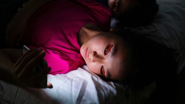 Avoiding social interactions while bed rotting can lead to feelings of isolation and disconnection