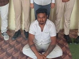 Rajasthan: 1 करोड़ की लूट करने वाला आरोपी गिरफ्तार, पुलिस ने रखा था 20 हजार का इनाम Rajasthan: 1 करोड़ की लूट करने वाला आरोपी गिरफ्तार, पुलिस ने रखा था 20 हजार का इनाम