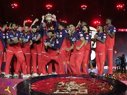 IPL 2025: 18 साल में पहली बार RCB की हुई ट्रॉफी, जानिए आईपीएल 2025 में किन खिलाड़ियों ने जीते अवॉर्ड IPL 2025: 18 साल में पहली बार RCB की हुई ट्रॉफी, जानिए आईपीएल 2025 में किन खिलाड़ियों ने जीते अवॉर्ड