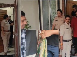 Raja Raghuvanshi Murder Case: मिल गया सोनम का वो बैग, जिसकी शिलांग पुलिस को शिद्दत से थी तलाश, जानें- क्या मिला इस में Raja Raghuvanshi Murder Case: मिल गया सोनम का वो बैग, जिसकी शिलांग पुलिस को शिद्दत से थी तलाश, जानें- क्या मिला इस में
