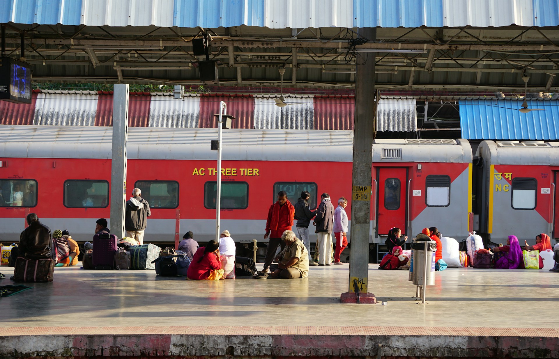 Railways To Roll Out Airport-Like Luggage Screening At Major Stations