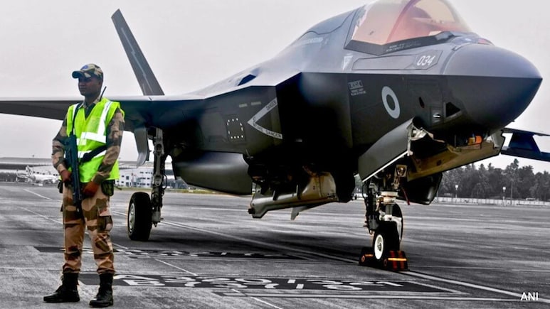 ब्रिटेन का F-35B फाइटर प्लेन अब जापान में बीमार, रनवे को 20 मिनट तक बंद करना पड़ा