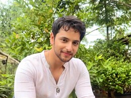 अनुपमा एक्टर शिवम खजुरिया के पिता का 10 साल पहले हुआ निधन, फादर्स डे पर हुए इमोशनल, बोले- पापा मुझे अपने कंधों पर....  अनुपमा एक्टर शिवम खजुरिया के पिता का 10 साल पहले हुआ निधन, फादर्स डे पर हुए इमोशनल, बोले- पापा मुझे अपने कंधों पर....