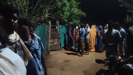 Mother Child Death: घर का अंदर से बंद था दरवाजा और फांसी के फंदे पर लटकी थी पत्नी, बेटी और बेटा