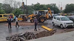 ग्वालियर में पहली बारिश से धंसी सड़क की होगी जांच, मजिस्ट्रेट ने दिए उच्च स्तरीय जांच के आदेश