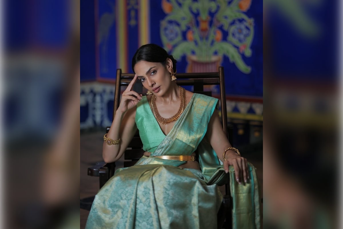 Weaving Tradition into Modern Style: Ishita Mangal's Take on Indian Handlooms