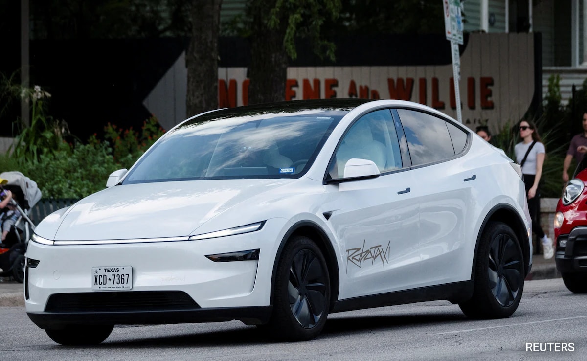 Американските регулатори на автомобилната безопасност разглеждат инциденти при които се