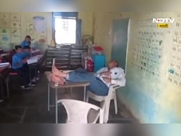 Jalna News: मास्तर की कुंभकर्ण? विद्यार्थ्यांसमोर शिक्षक डाराडूर, Video viral