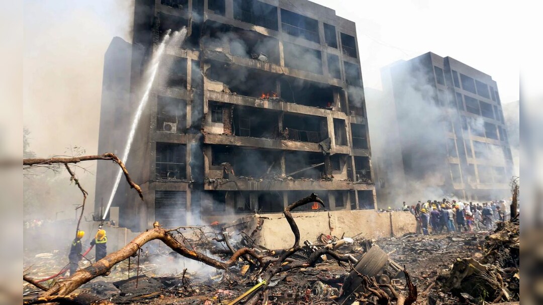 Air India Plane Crash : मृतदेहांचा खच, विखुरलेले सामान.. विमान दुर्घटनास्थळी भयावह स्थिती