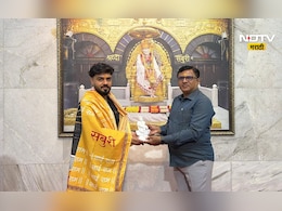 Shirdi News: दुबईचा भक्त साई चरणी आला, बाबांच्या पदरात टाकलं 'इतकं' दान की, सर्व जण म्हणाले क्या बात... Shirdi News: दुबईचा भक्त साई चरणी आला, बाबांच्या पदरात टाकलं 'इतकं' दान की, सर्व जण म्हणाले क्या बात...