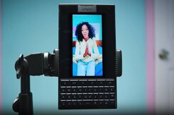 Unihertz Titan 2 First Look: Modern BlackBerry with 5G? Unihertz Titan 2 First Look: Modern BlackBerry with 5G?