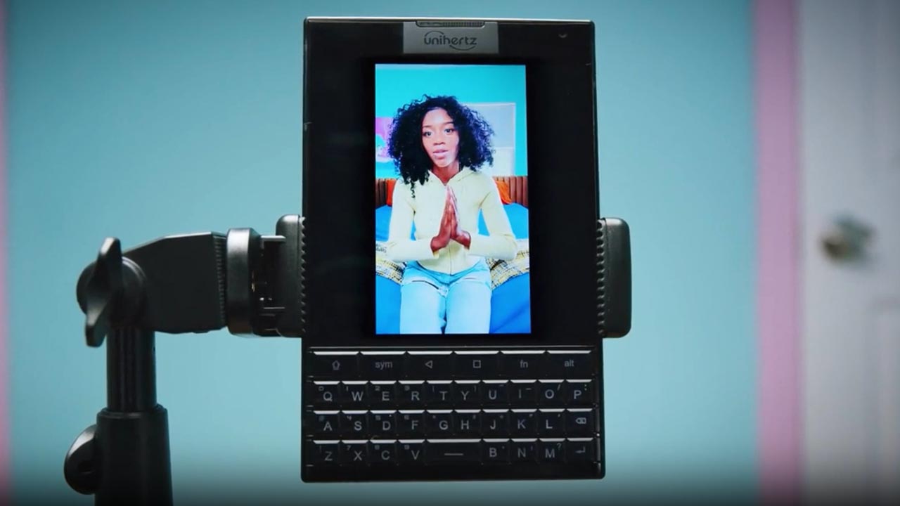 Unihertz Titan 2 First Look: Modern BlackBerry with 5G?