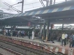 ठाणे: मुंबई में लोकल ट्रेन से गिरकर पांच लोगों की मौत, जानें कब, कहां और कैसे हुआ हादसा ठाणे: मुंबई में लोकल ट्रेन से गिरकर पांच लोगों की मौत, जानें कब, कहां और कैसे हुआ हादसा