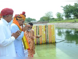 जालोर में सीएम भजनलाल ने की मां नर्मदा की आरती, राजसमंद में महिलाओं को सौंपे 13.5 करोड़ रुपये के चेक जालोर में सीएम भजनलाल ने की मां नर्मदा की आरती, राजसमंद में महिलाओं को सौंपे 13.5 करोड़ रुपये के चेक
