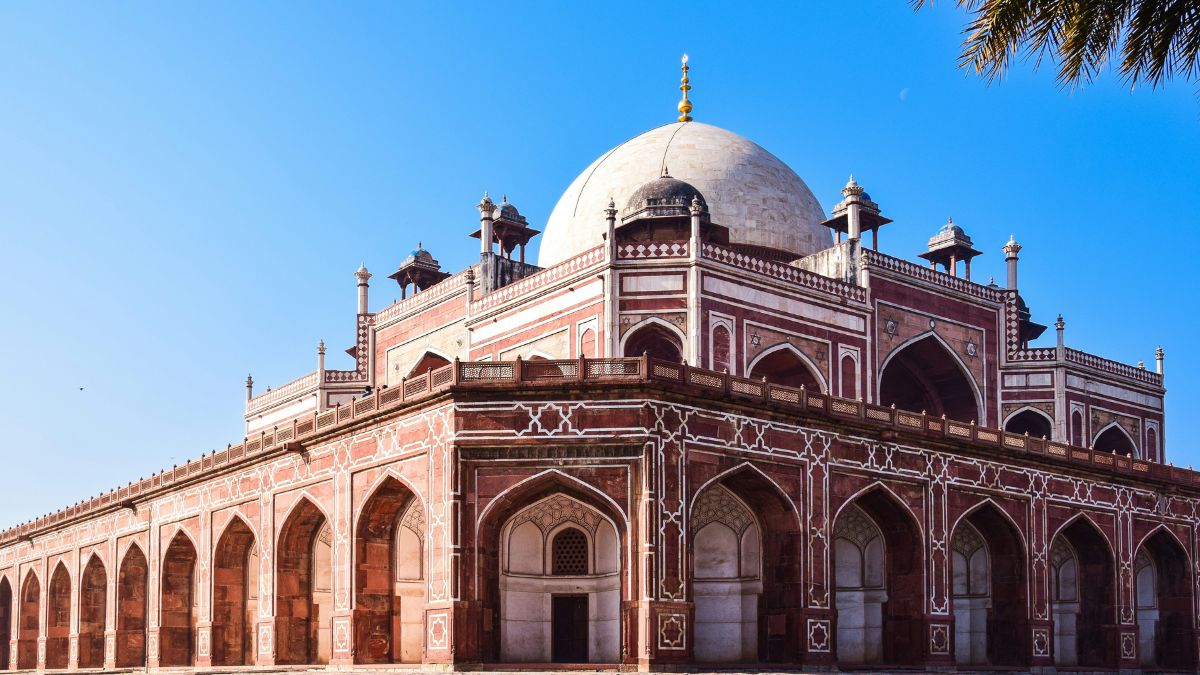दिल्ली में हुमायूं के मकबरे का एक हिस्सा ढहा, 10-12 लोगों के दबे होने की आशंका