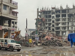 Diva Mumbra Demolition : खान कंपाऊंडमधील 17 इमारती जमीनदोस्त, फारूख शेखवर निलंबनाची कारवाई Diva Mumbra Demolition : खान कंपाऊंडमधील 17 इमारती जमीनदोस्त, फारूख शेखवर निलंबनाची कारवाई