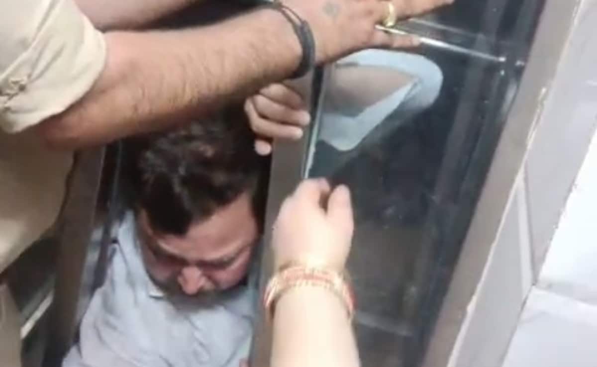 Шест членове на семейство които се завърнаха късно през нощта