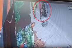 On Camera, Woman Repeatedly Hits Rapido Driver, Then He Slaps Her On Camera, Woman Repeatedly Hits Rapido Driver, Then He Slaps Her