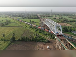मुंबई- अहमदाबाद बुलेट ट्रेन परियोजना का काम तेज, डीएफसीसी ट्रैक पर स्टील ब्रिज का निर्माण पूरा मुंबई- अहमदाबाद बुलेट ट्रेन परियोजना का काम तेज, डीएफसीसी ट्रैक पर स्टील ब्रिज का निर्माण पूरा