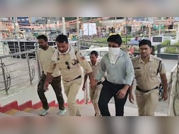 MP Constable Recruitment Case: कई राज्यों से जु़ड़े एमपी आरक्षक भर्ती मामले के तार, बिहार से पेपर देने हवाईजहाज से आता था सॉल्वर MP Constable Recruitment Case: कई राज्यों से जु़ड़े एमपी आरक्षक भर्ती मामले के तार, बिहार से पेपर देने हवाईजहाज से आता था सॉल्वर