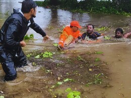 Pune Palkhi 2025 : इंद्रायणीला पूर, वारकरी स्नानासाठी उतरला अन्...; प्रस्थानापूर्वी मोठी दुर्घटना टळली