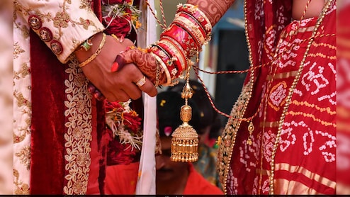 Extra Marital Affair से बहुत अलग है Open Marriage, शादीशुदा जोड़ों को आ रहा है पसंद, कर रहे हैं ट्रेंड को फॉलो, जानें इस बारे में