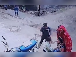 पुलिस की मौजूदगी में ताबड़तोड़ फायरिंग की फिर भाग खड़े हुए हमलावर, गोली लगने से दो महिलाएं घायल  पुलिस की मौजूदगी में ताबड़तोड़ फायरिंग की फिर भाग खड़े हुए हमलावर, गोली लगने से दो महिलाएं घायल