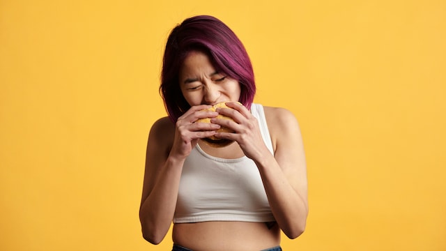 Developing consistent, nutritious eating habits helps teens stay energised & focused