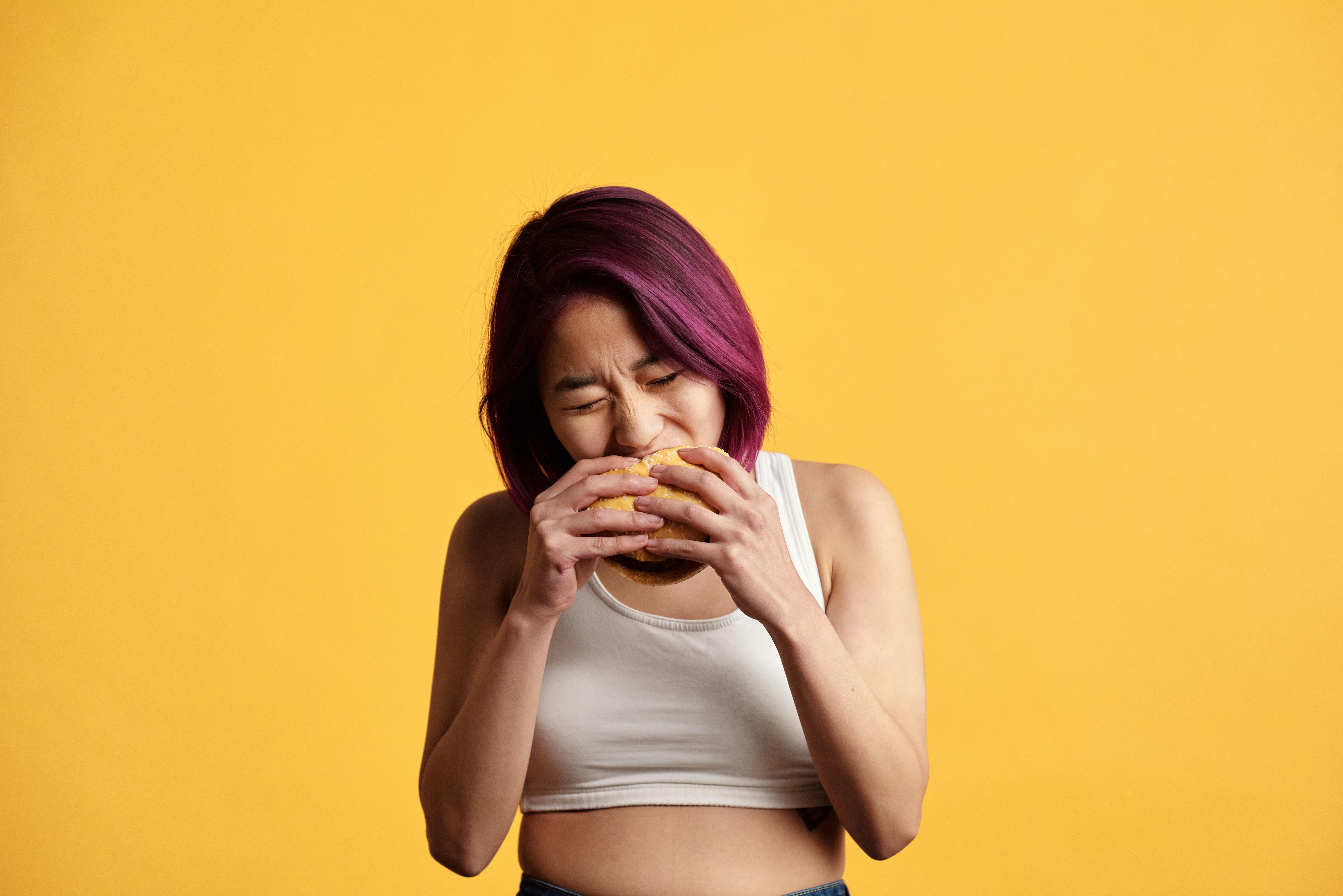 Developing consistent, nutritious eating habits helps teens stay energised & focused