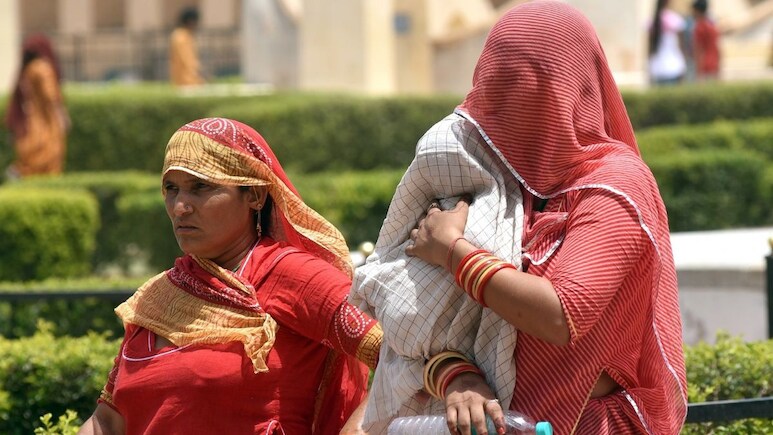 Rajasthan Weather: जून की शुरुआत से ही फिर तपने लगा राजस्थान, इन जिलों को झेलनी पड़ सकती है भीषण गर्मी, अलर्ट जारी Rajasthan Weather: जून की शुरुआत से ही फिर तपने लगा राजस्थान, इन जिलों को झेलनी पड़ सकती है भीषण गर्मी, अलर्ट जारी
