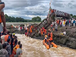"Structure Shook For 5 Minutes": Witnesses Recount Pune Bridge Collapse "Structure Shook For 5 Minutes": Witnesses Recount Pune Bridge Collapse