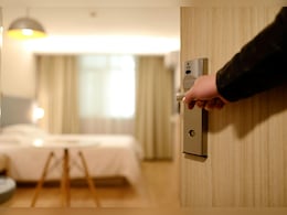 बेंगलुरु में 3 BHK का किराया 2.7 लाख, सिक्योरिटी 15 लाख, रेंटल लिस्टिंग ने इंटरनेट पर मचाया बवाल बेंगलुरु में 3 BHK का किराया 2.7 लाख, सिक्योरिटी 15 लाख, रेंटल लिस्टिंग ने इंटरनेट पर मचाया बवाल
