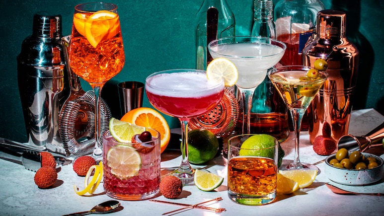 पार्टी में खूब लेते हैं अल्कोहल का मजा, तो न्यूट्रिशनिस्ट से जान लें कौन सी ड्रिंक है सेहतमंद और कौन नहीं