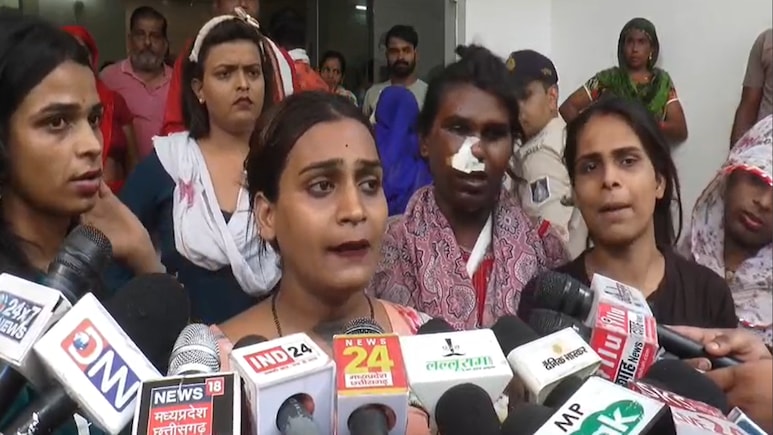 Gwalior: हम कहां जाएं? किन्नर समुदाय की SP ऑफिस में गुहार, युवक करते हैं परेशान, पुलिस सुनती ही नहीं Gwalior: हम कहां जाएं? किन्नर समुदाय की SP ऑफिस में गुहार, युवक करते हैं परेशान, पुलिस सुनती ही नहीं