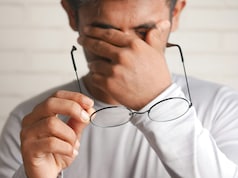 डॉक्टर सलीम जैदी ने बताया आंखों की रोशनी बढ़ाने का आसान तरीका, रात को सोने से पहले खाना होगा 1 चम्मच ये पाउडर!