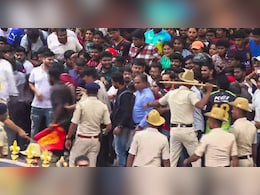 चिन्नास्वामी स्टेडियम भगदड़: कर्नाटक हाईकोर्ट ने RCB और DNA एंटरटेनमेंट के अधिकारियों को दी अंतरिम ज़मानत चिन्नास्वामी स्टेडियम भगदड़: कर्नाटक हाईकोर्ट ने RCB और DNA एंटरटेनमेंट के अधिकारियों को दी अंतरिम ज़मानत