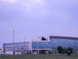 जयपुर एयरपोर्ट पर फ्लाइट शेड्यूल गड़बड़ाया, दिल्ली से दो विमान डायवर्ट; एक में फ्यूल की कमी 