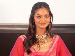 मोनालिसा नहीं रही अब पहले जैसी, पहला सॉन्ग 'सादगी' रिलीज होते ही कुछ यूं दिए पैपराजी को पोज, फैंस बोले- उसका कॉन्फिडेंस भी... मोनालिसा नहीं रही अब पहले जैसी, पहला सॉन्ग 'सादगी' रिलीज होते ही कुछ यूं दिए पैपराजी को पोज, फैंस बोले- उसका कॉन्फिडेंस भी...