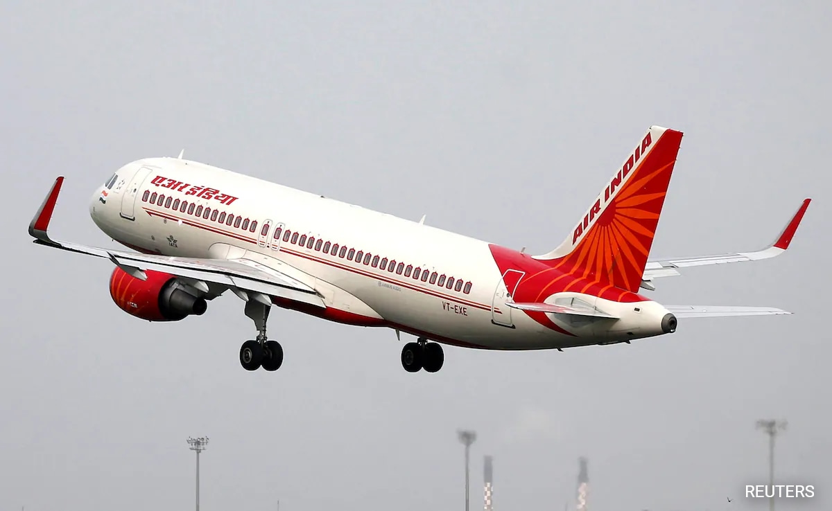 New Delhi India s aviation regulator has warned Air India for