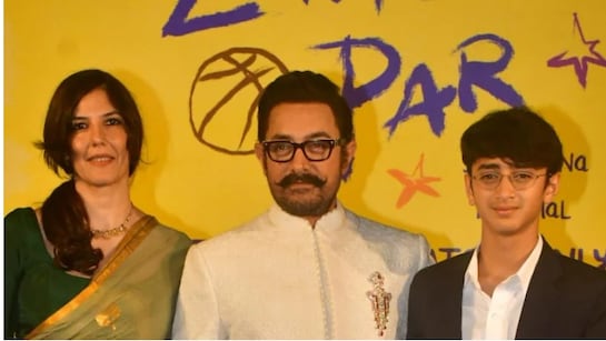 हाइट में आमिर के बराबर हो गए हैं छोटे बेटे आजाद, 'सितारे जमीन' की स्क्रीनिंग पर पहुंचे तो देख कर लोगों ने कहा, ये तो पापा की कॉपी है...