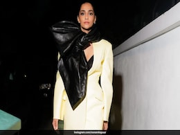 Sonam Kapoor's Butter Yellow Blazer Dress Will Make All Your Midweek Blues Vanish Sonam Kapoor's Butter Yellow Blazer Dress Will Make All Your Midweek Blues Vanish