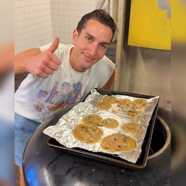 Viral Video: Vlogger Tries Baking Cookies In New York Subway Station's Heat, Internet Reacts