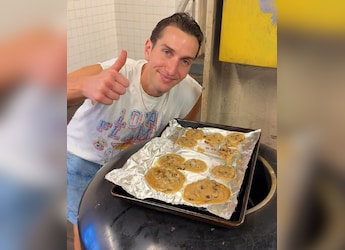 Viral Video: Vlogger Tries Baking Cookies In New York Subway Station's Heat, Internet Reacts Viral Video: Vlogger Tries Baking Cookies In New York Subway Station's Heat, Internet Reacts