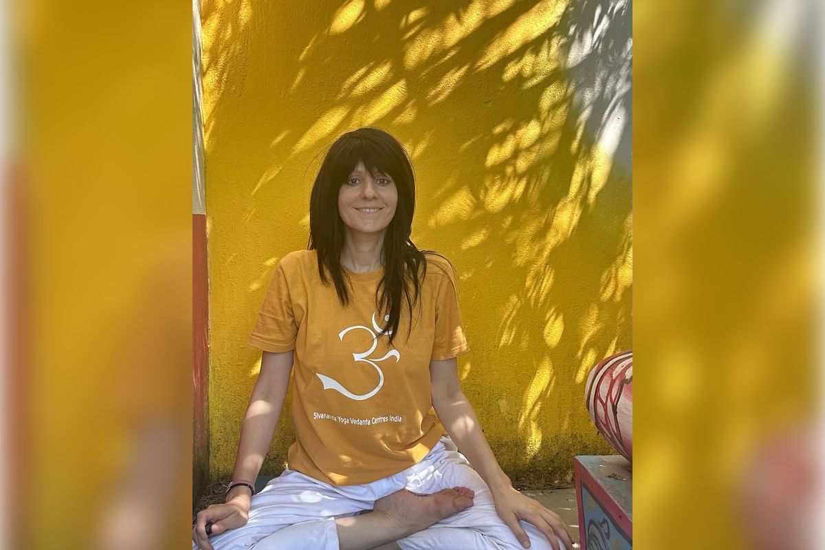 Maayan Ben Dov,Maayan Ben Dov Instagram,Chakra Asan,social media,news and media,trending story,viral news,Whosthat360,inner vedic,Peace