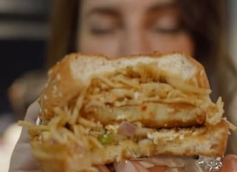 Watch: Australian Chef Sarah Todd Is In Love With These Street-Side Burgers From Ludhiana Watch: Australian Chef Sarah Todd Is In Love With These Street-Side Burgers From Ludhiana